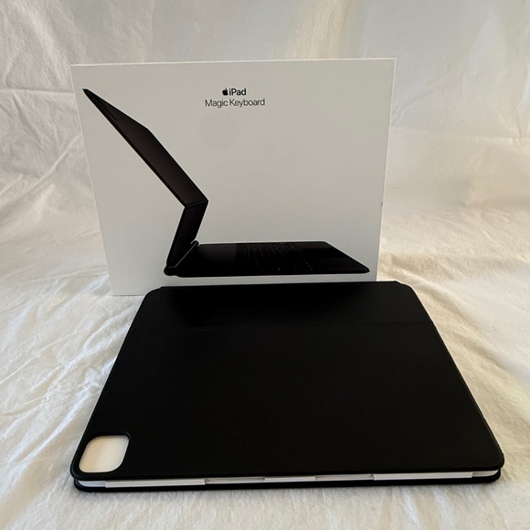 Apple Magic Keyboard for iPad Pro 12.9" - Picture 8 of 9